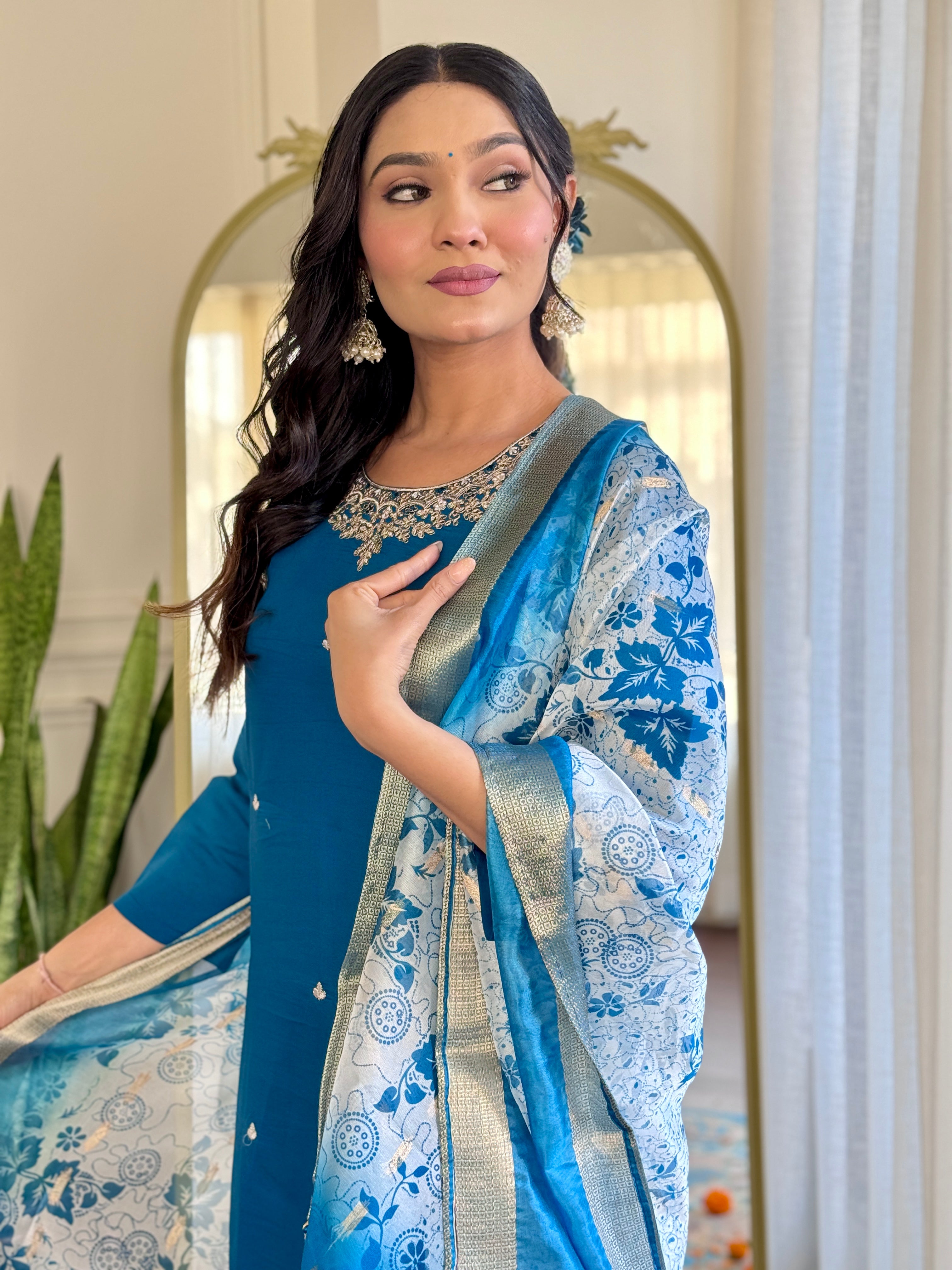 elegant Roman silk blue outfit