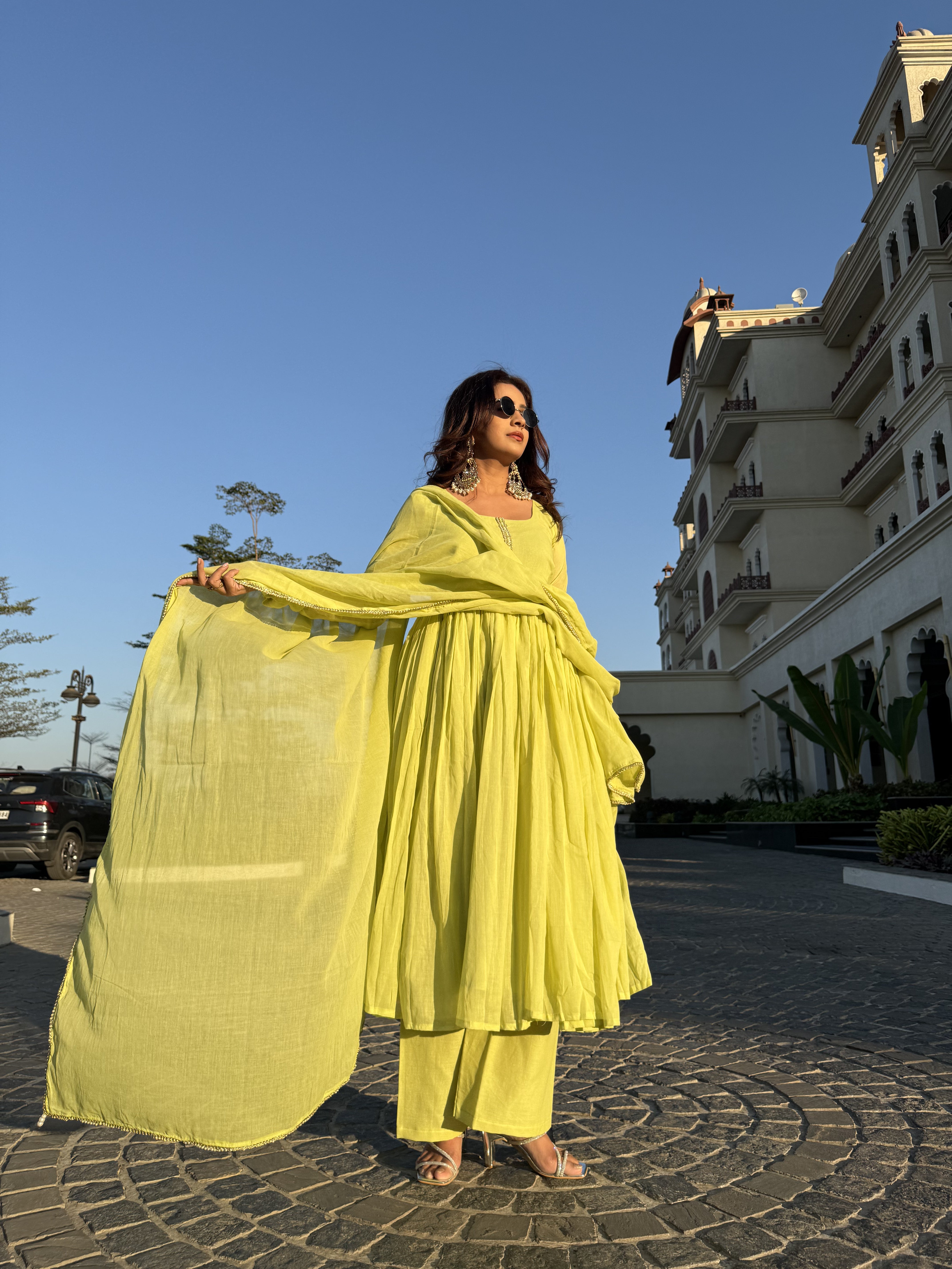  bright yellow round outfit 