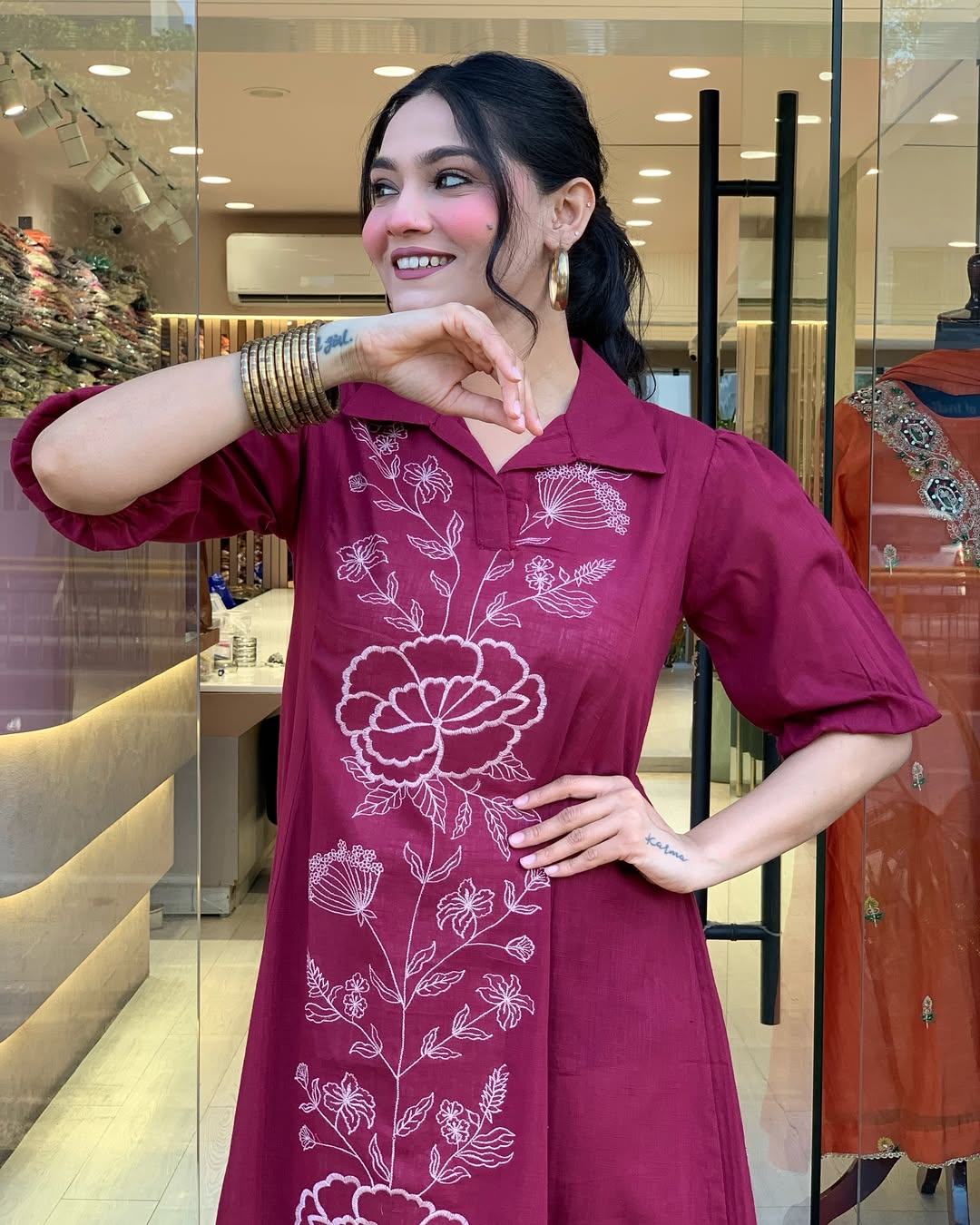 Woman wearing a berry colour kurti