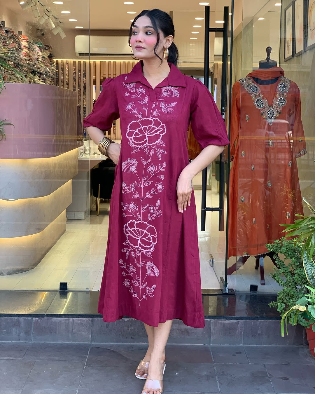 Woman wearing a berry colour kurti