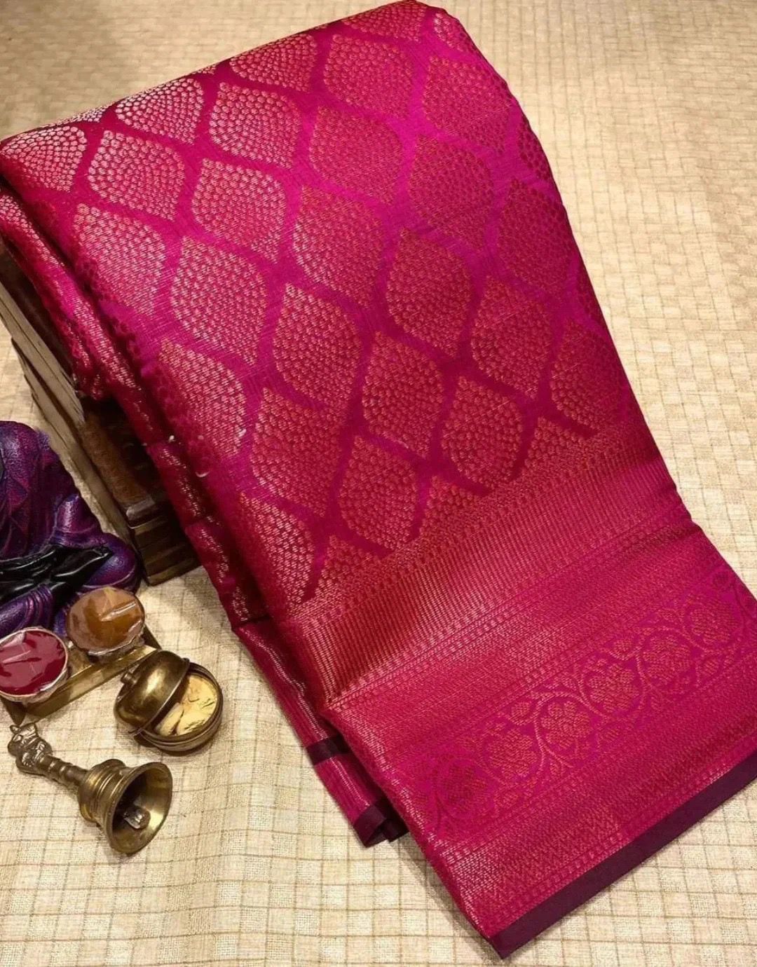 elegance with this stunning silk saree